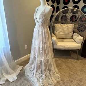 Luxxel Elegant White Floral Lace Dress